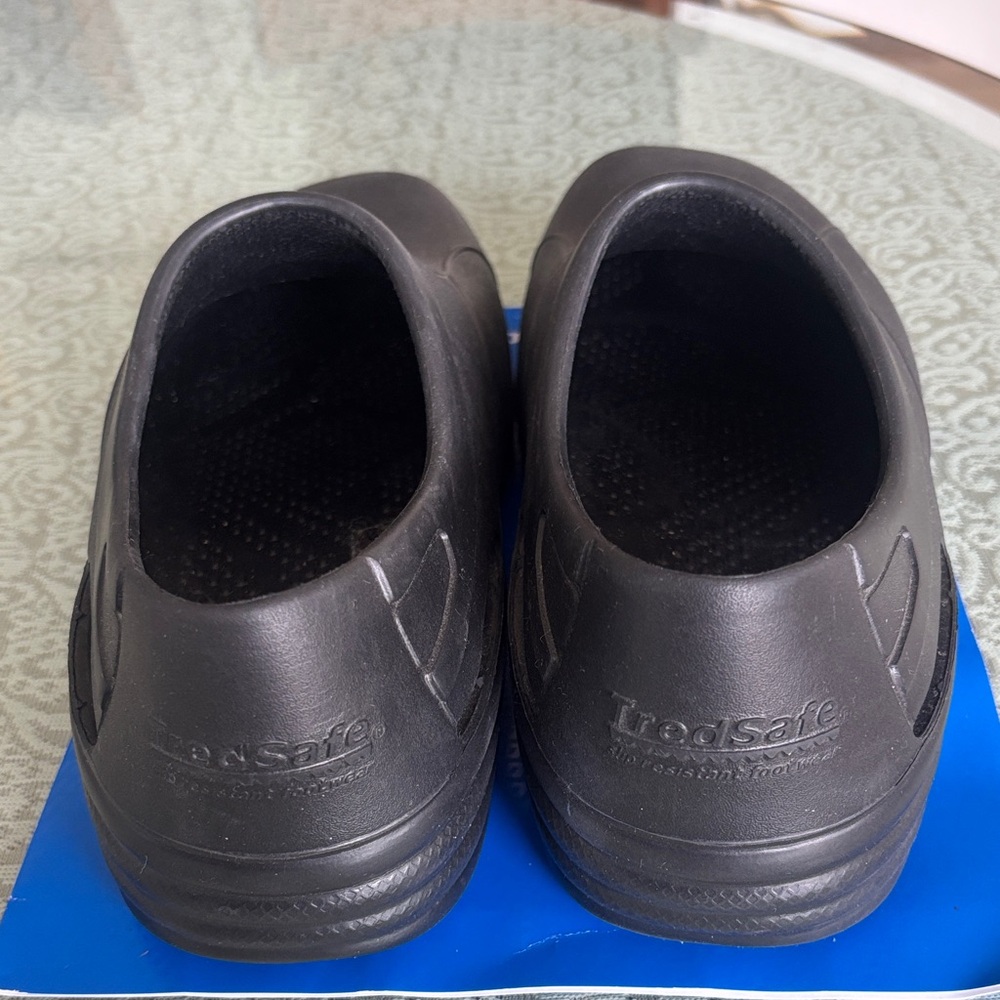 Slip resistant/ oil resistant Work Clogs 
Women’s size 12